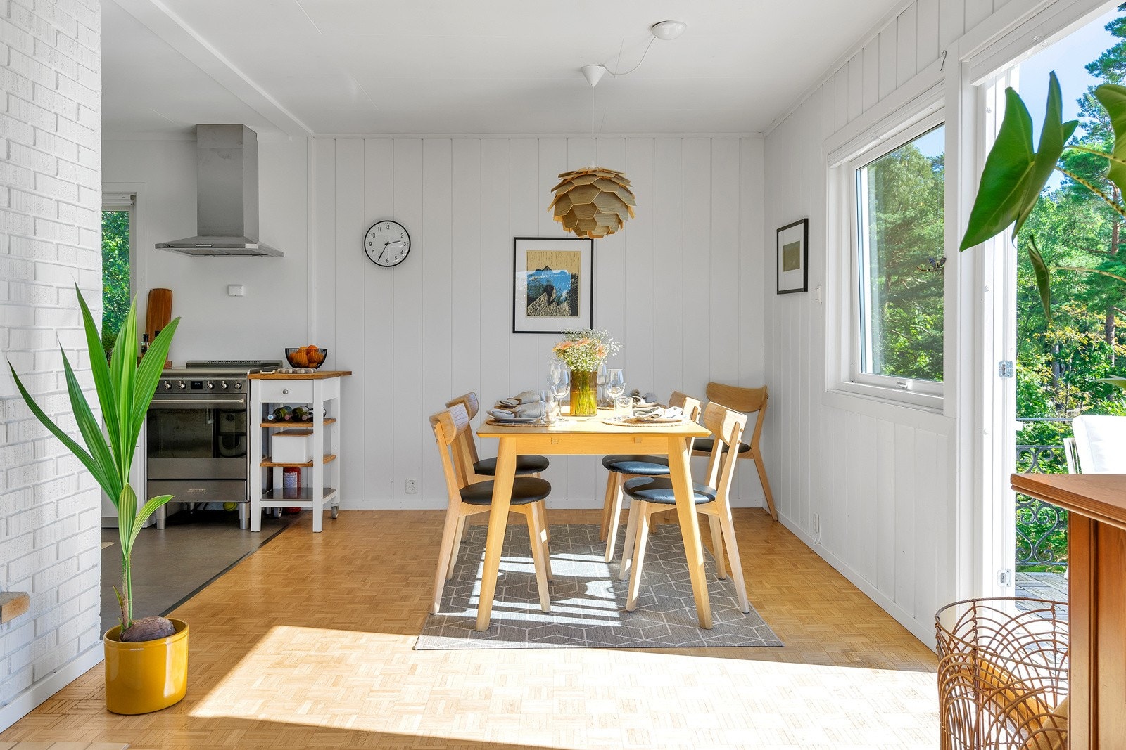 God plass til stort spisebord Galleribilde