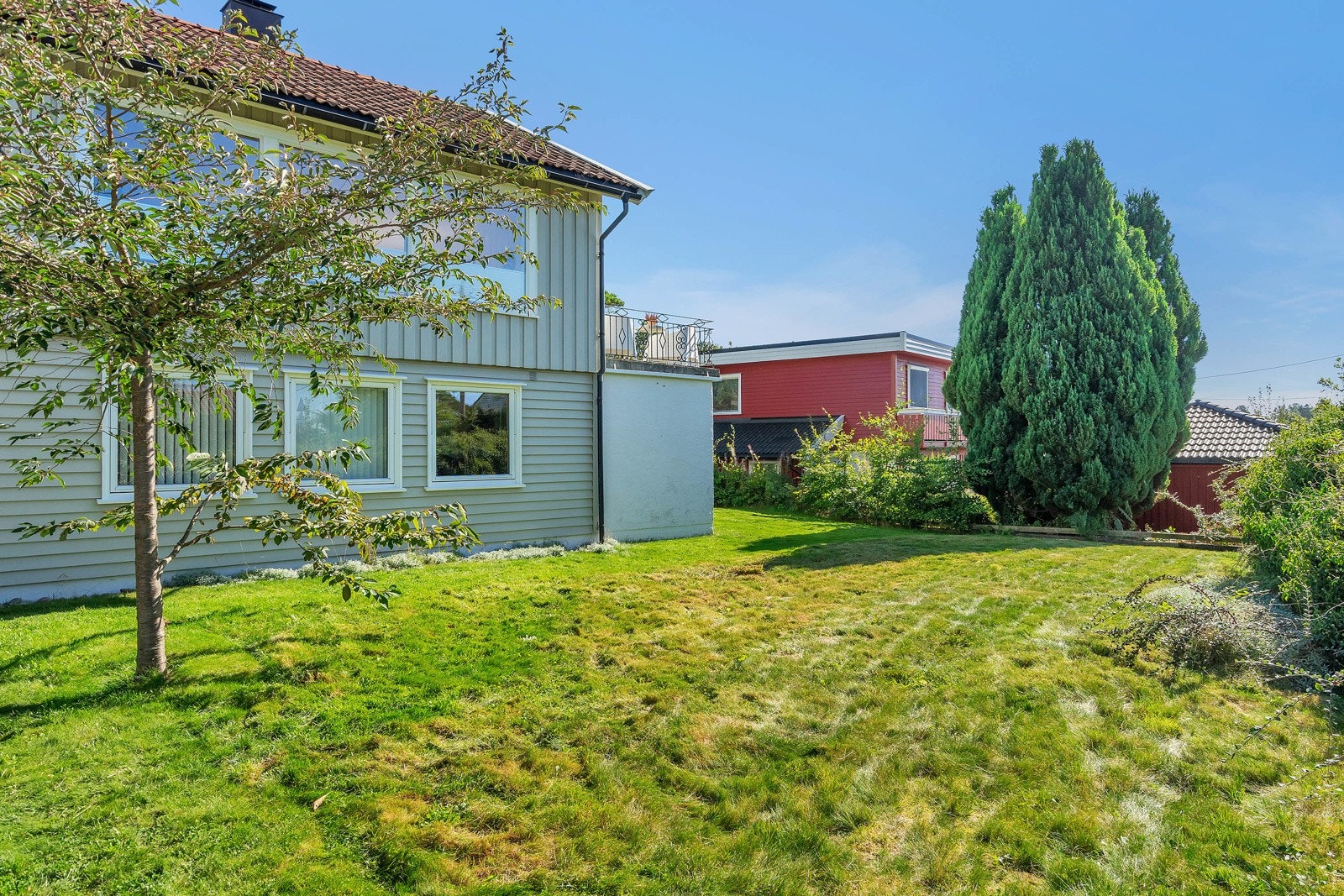 Stor solrik tomt Galleribilde