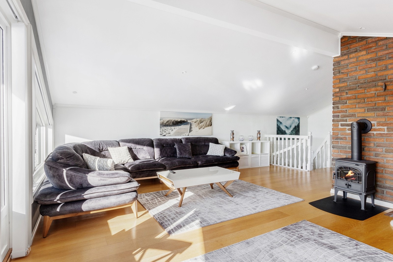 Her oppe er det peisovn for fyring på kalde dager. Galleribilde