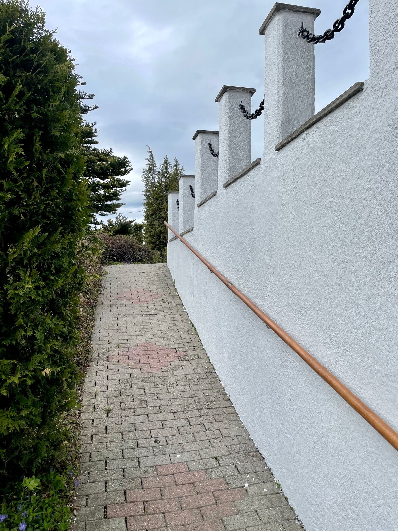 Adkomstvei til sokkelleiligheten Galleribilde