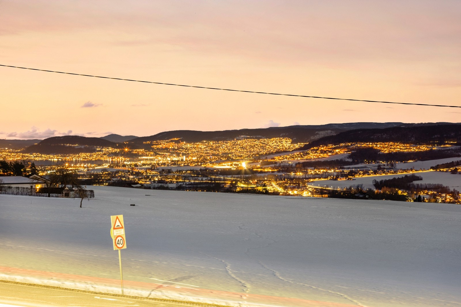 Utsikten fra terrassen er det ikke noe å utsette på. Galleribilde