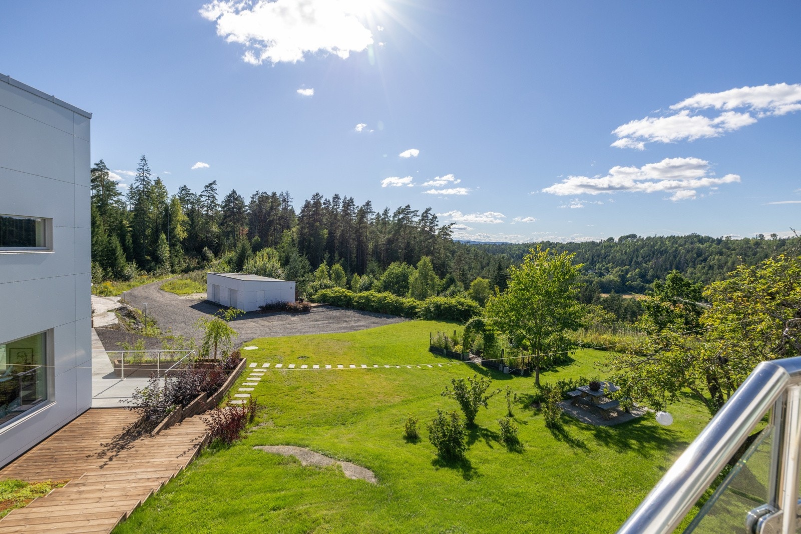 Solrik tomt Galleribilde