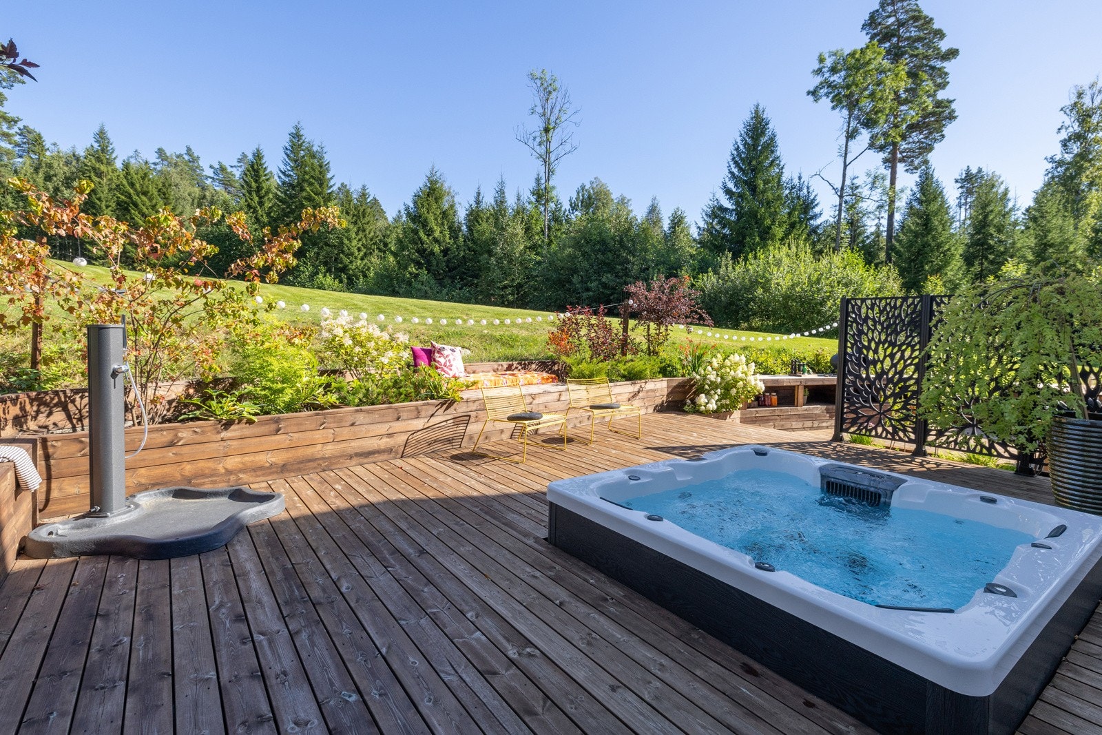 Stor terrasse med flott naturskjønn utsikt Galleribilde