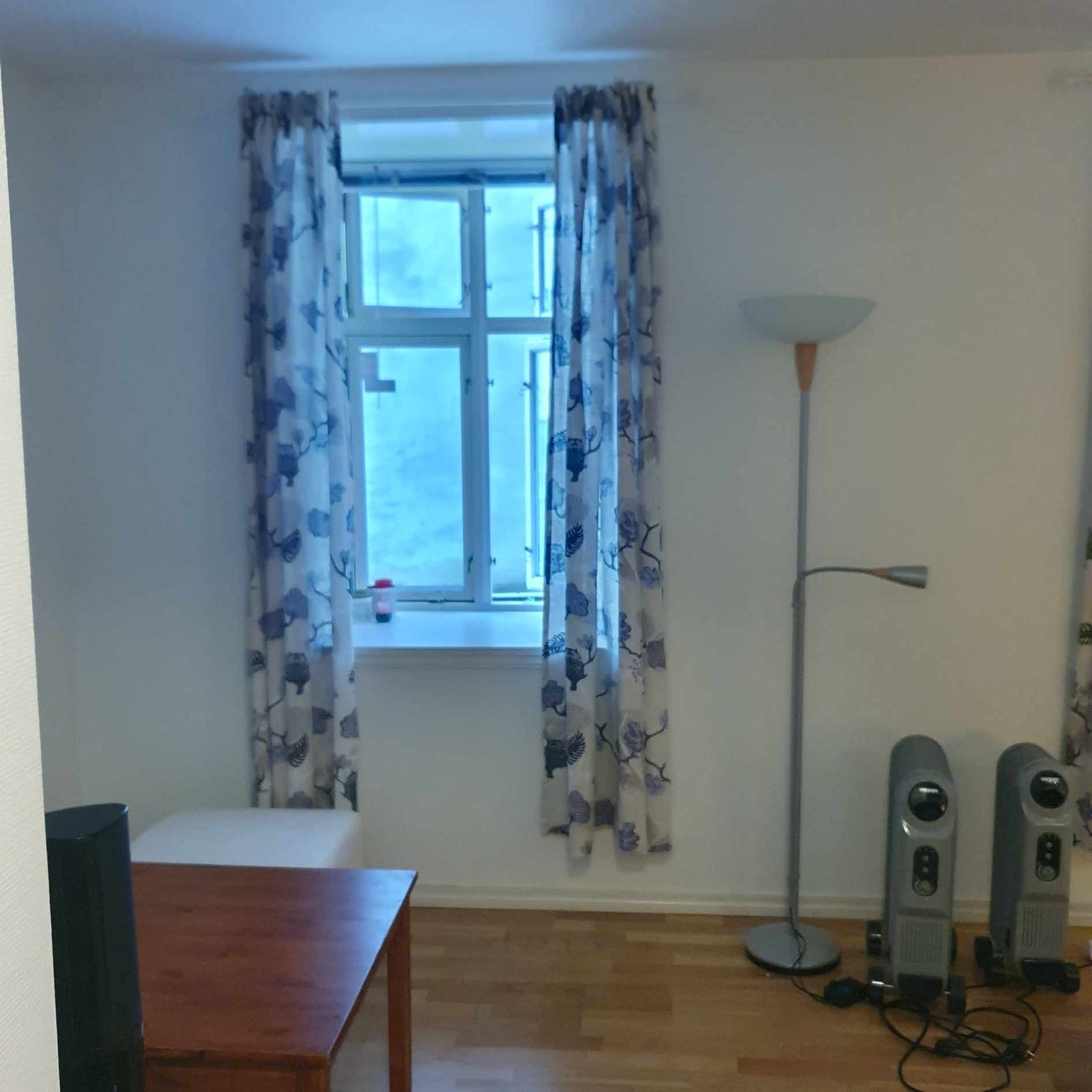 Stue mot vindu 1 Galleribilde