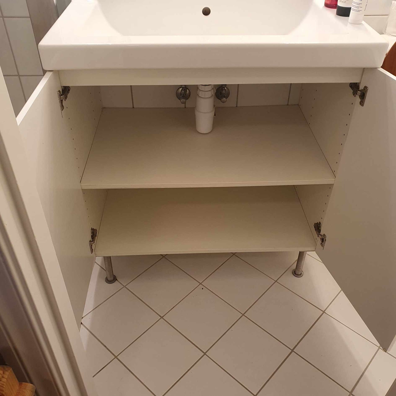 Stor vask og skap Galleribilde