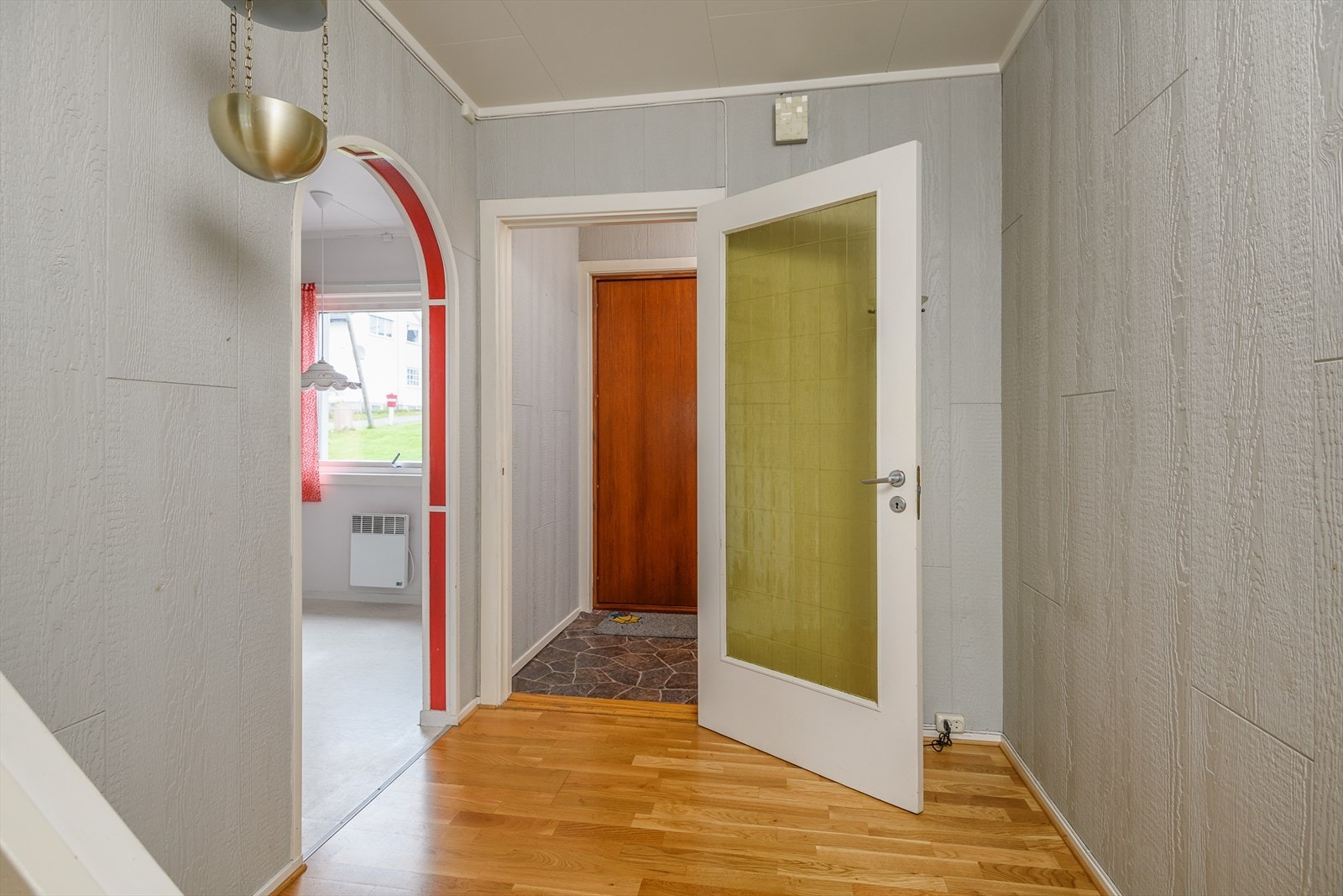 Entré og gang i 1. etg. Galleribilde
