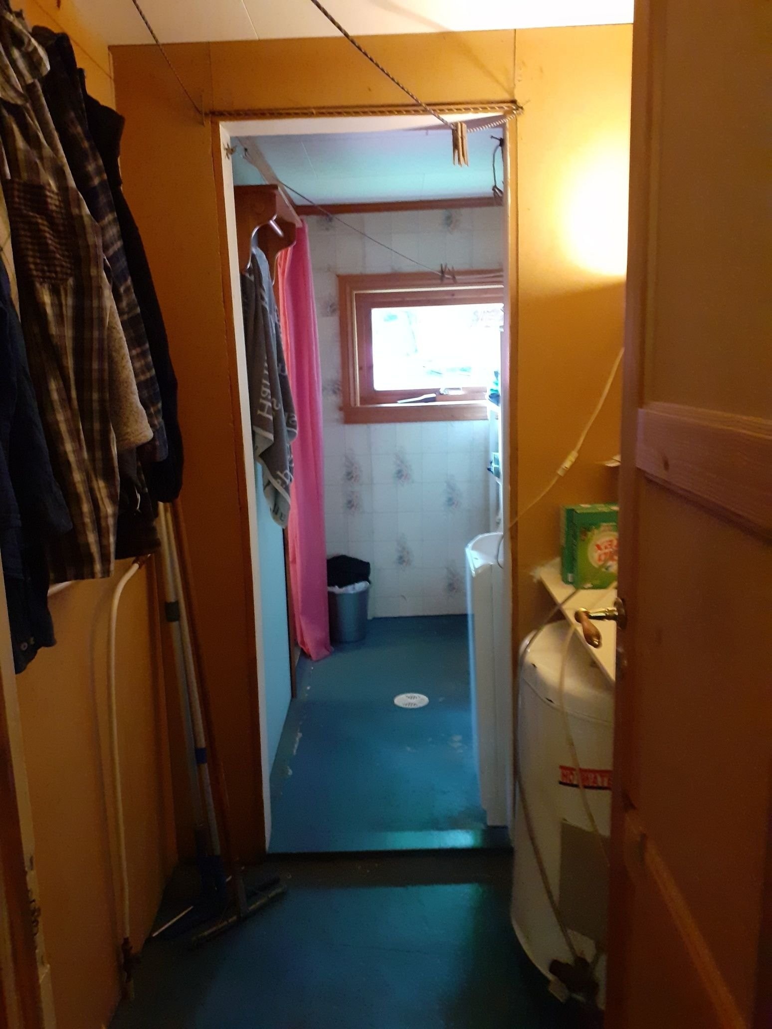 Tørkerom/ teknisk rom 2,3m2, og vaskerom 2,7m2. Galleribilde