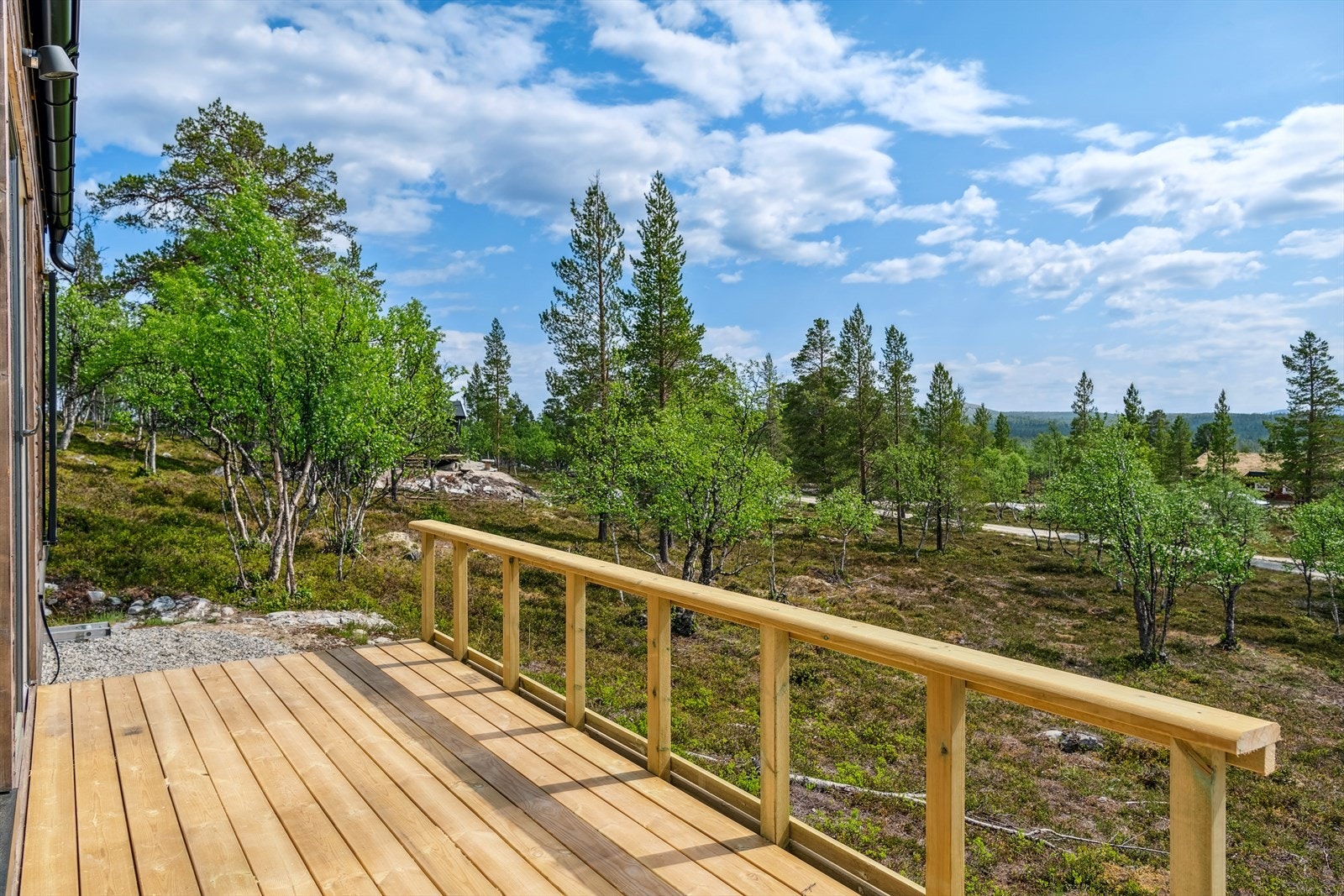 Deilig terrasse som nyter godt av de flotte solforholdene og utsikten hele året. Galleribilde
