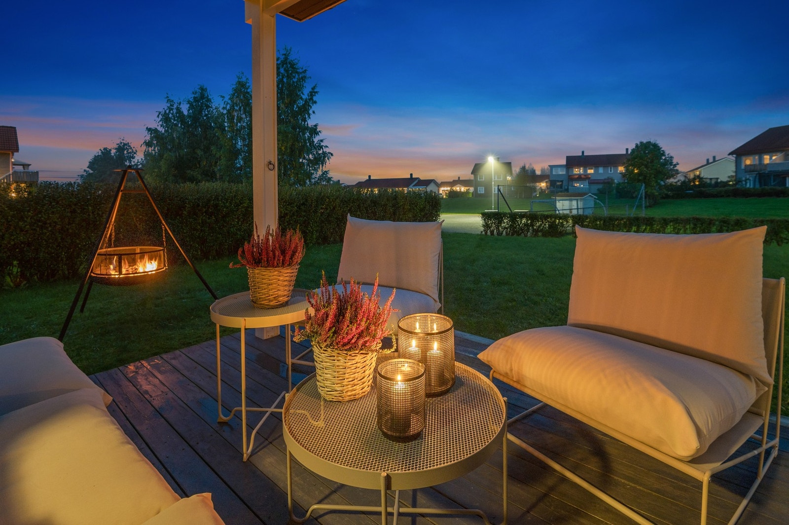 Terrasse med tilgang til store friarealer og ballplass. Galleribilde