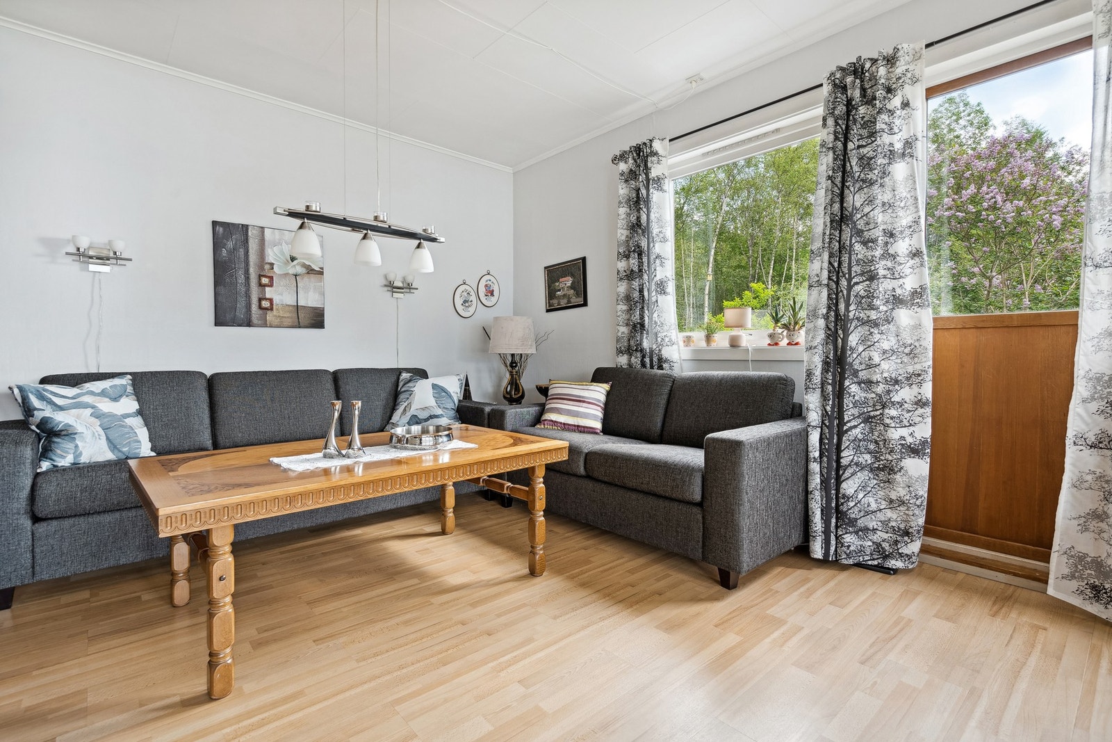 Utgang til balkong fra stue. Galleribilde