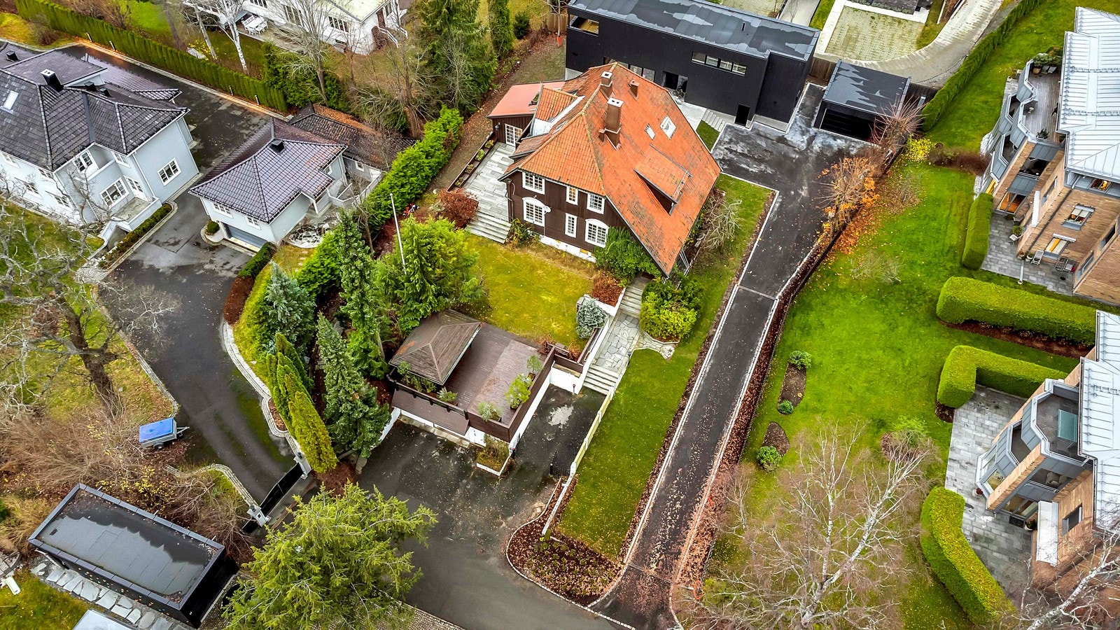 Stor, solrik og lettbrukt hagetomt på 1,1 mål. Galleribilde