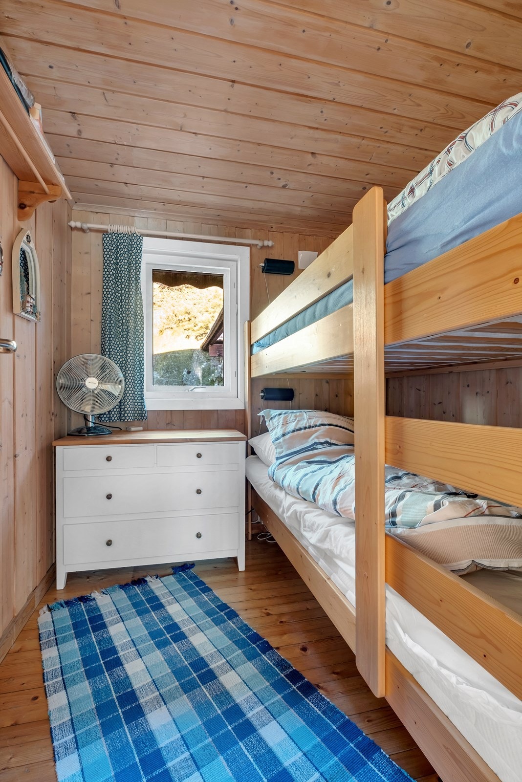 Tilstøtende soverom er også innredet med køyeseng. Galleribilde