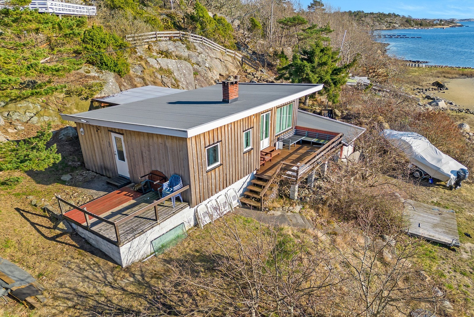 Terrasser både på øst-, vest- og nordsiden gir mulighet til å følge solens gang gjennom dagen. Galleribilde