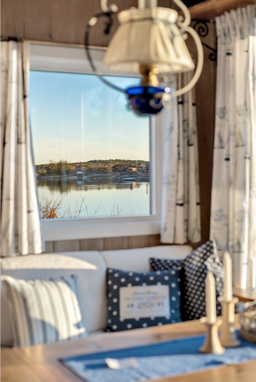 Utsikt mot syd fra stuen. Galleribilde