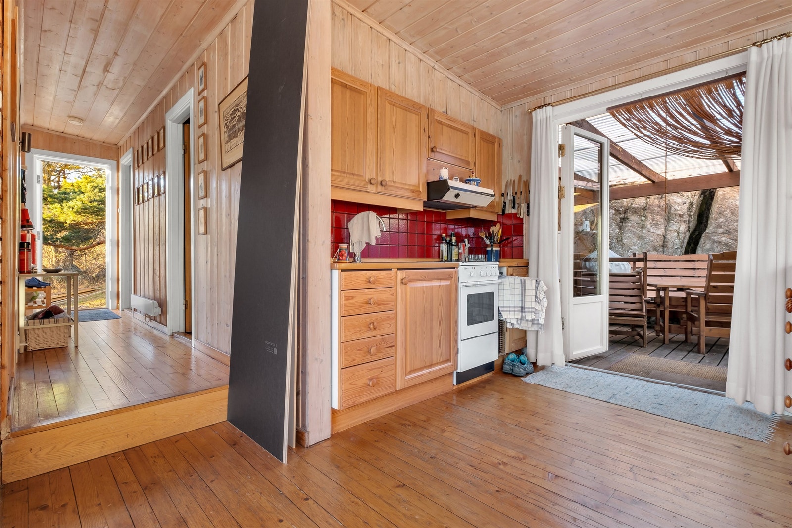 Badet og boligens tre soverom er samlet i praktisk nærhet omkring gangen. Galleribilde