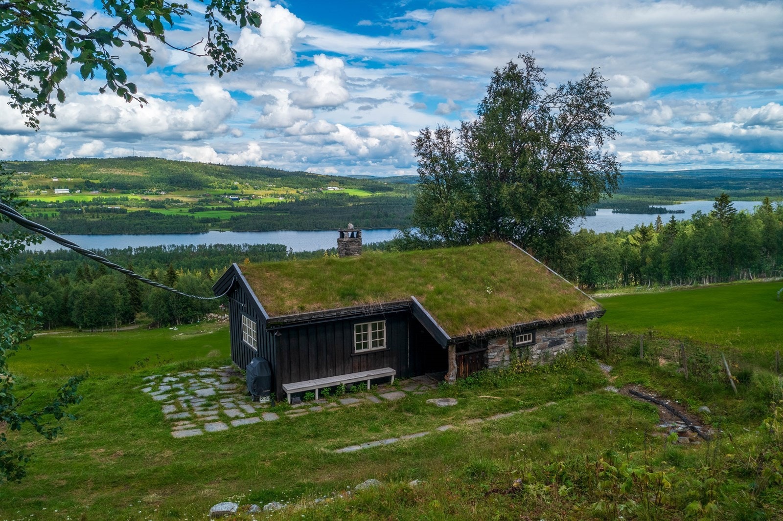 Nørelie ligger mellom Eikrestølane i Hemsedal og Auenhauglie på Golsfjellet. Galleribilde