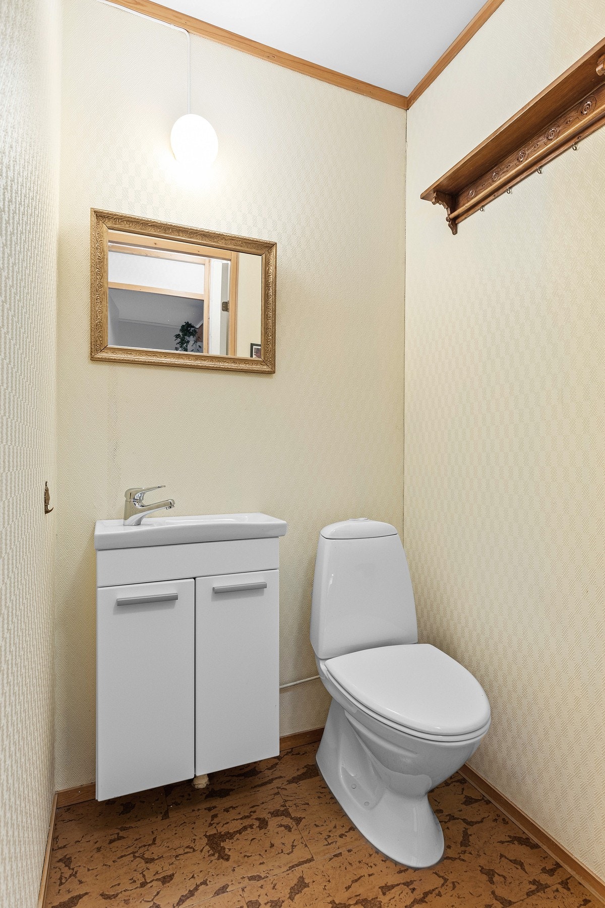 Toalettrom ved badet. Galleribilde