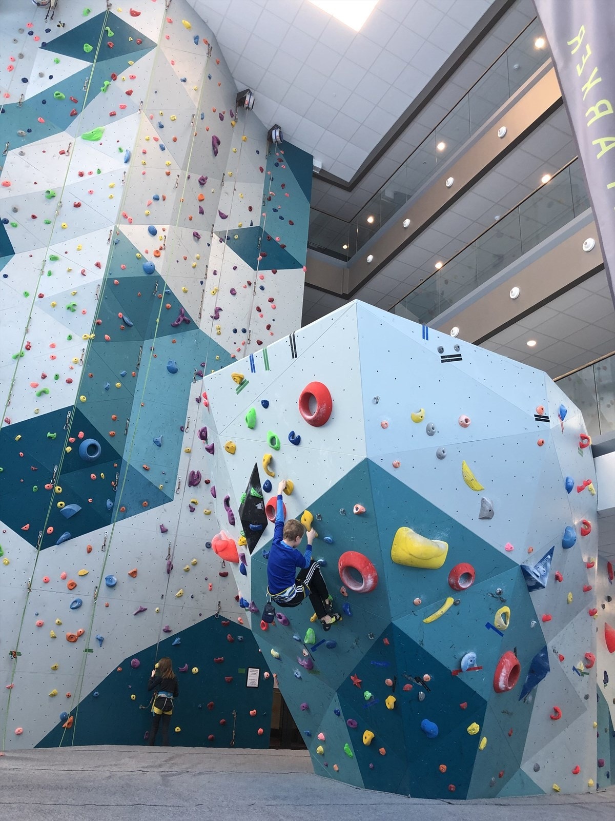 Klatreveggen ligger kun få meter fra leiligheten. Galleribilde