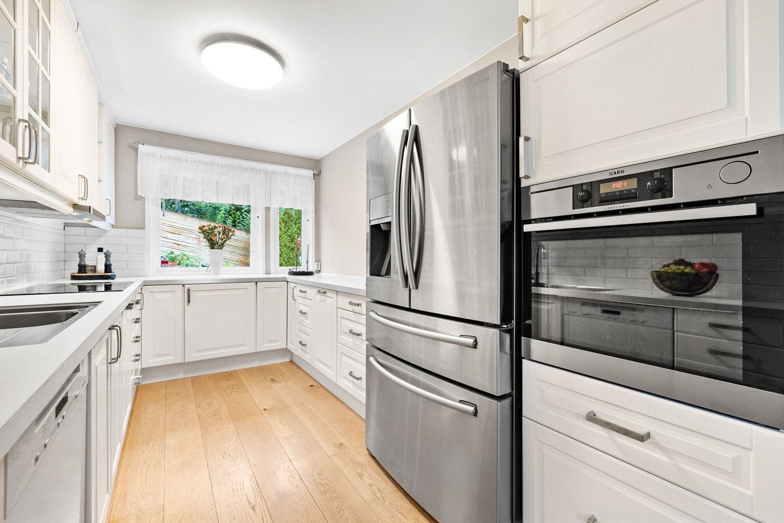 Hvitevarer på kjøkkenet medfølger handelen Galleribilde