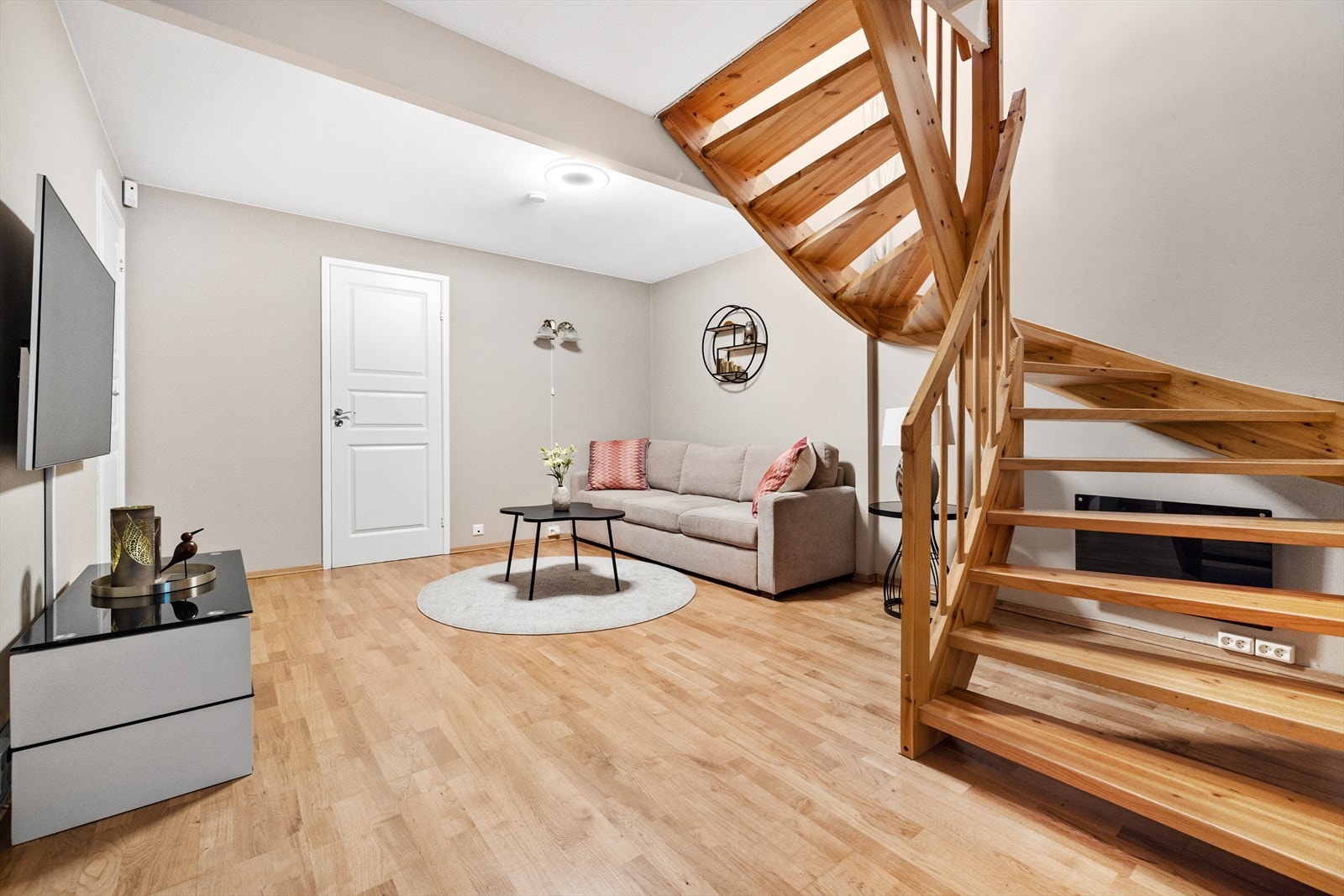 Tv-stue i underetasje Galleribilde