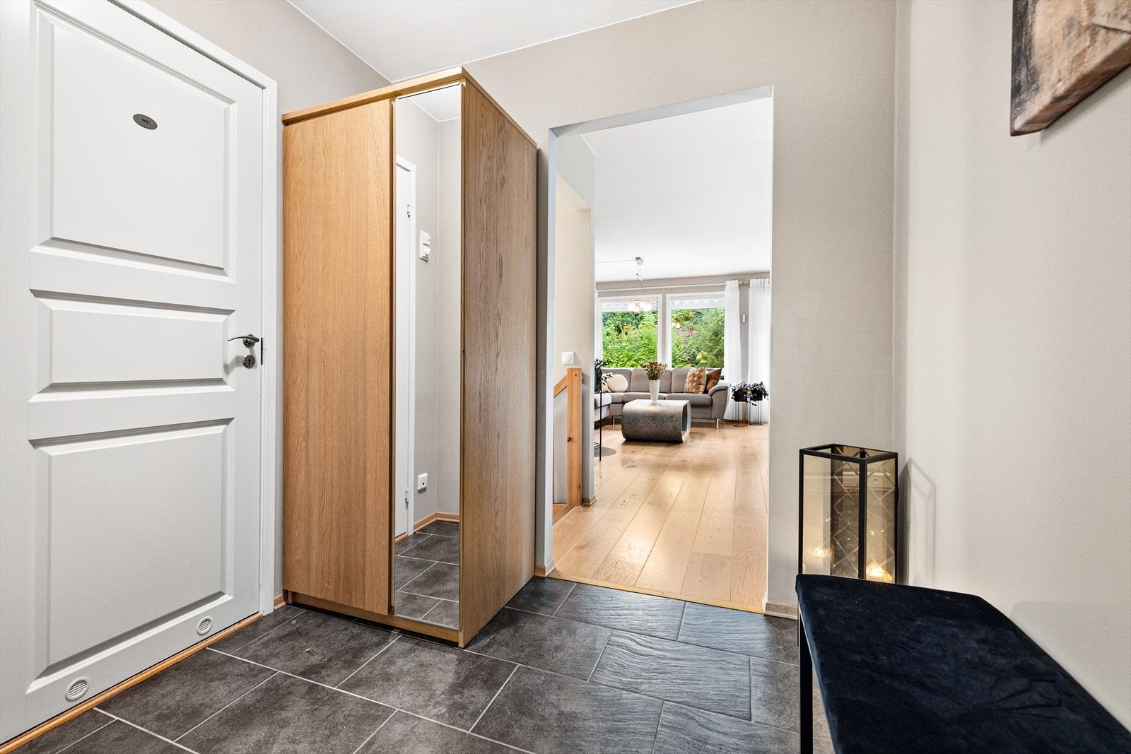 Mellomgang med tilknytning til toalettrom Galleribilde