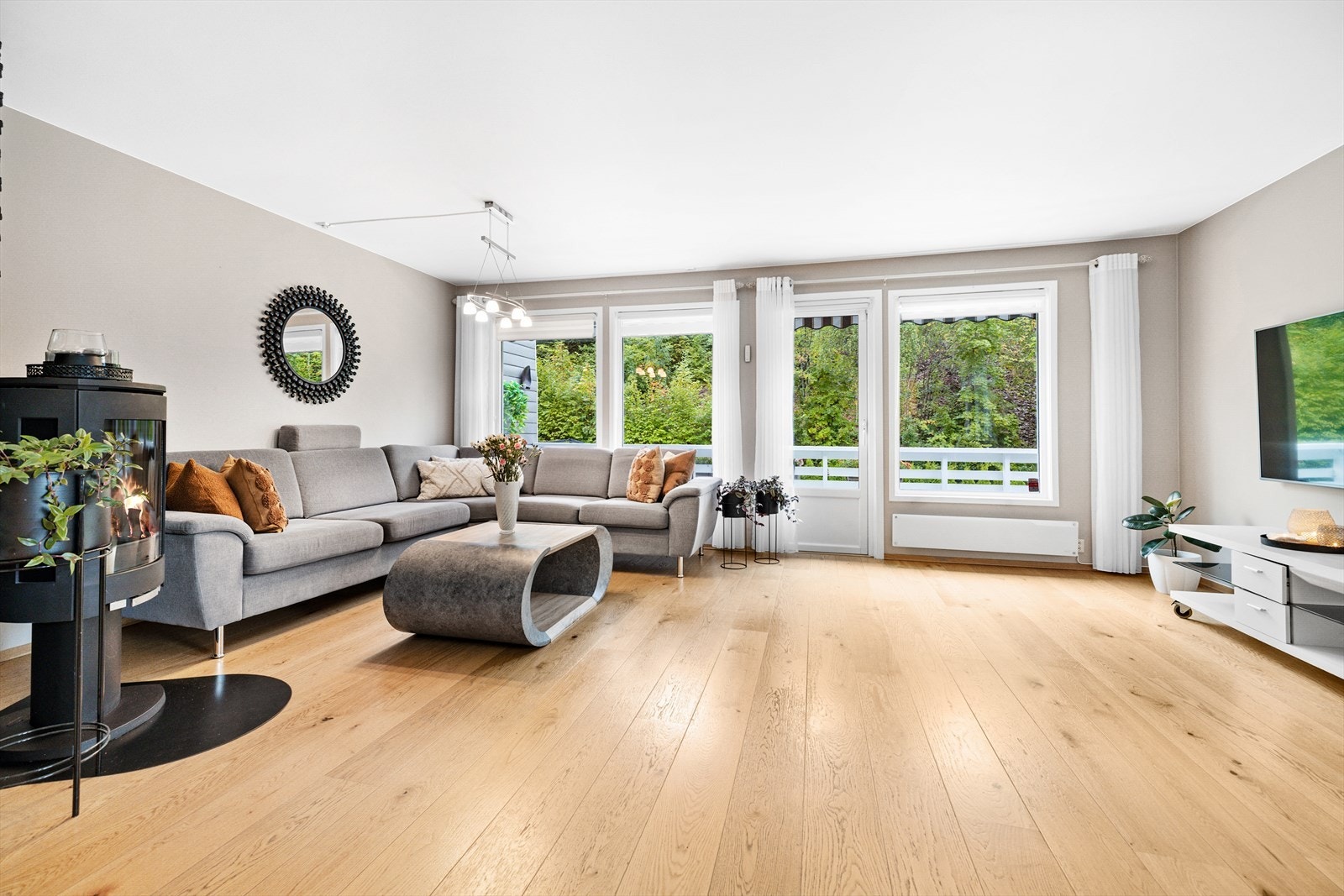 Stuen er av god størrelse Galleribilde