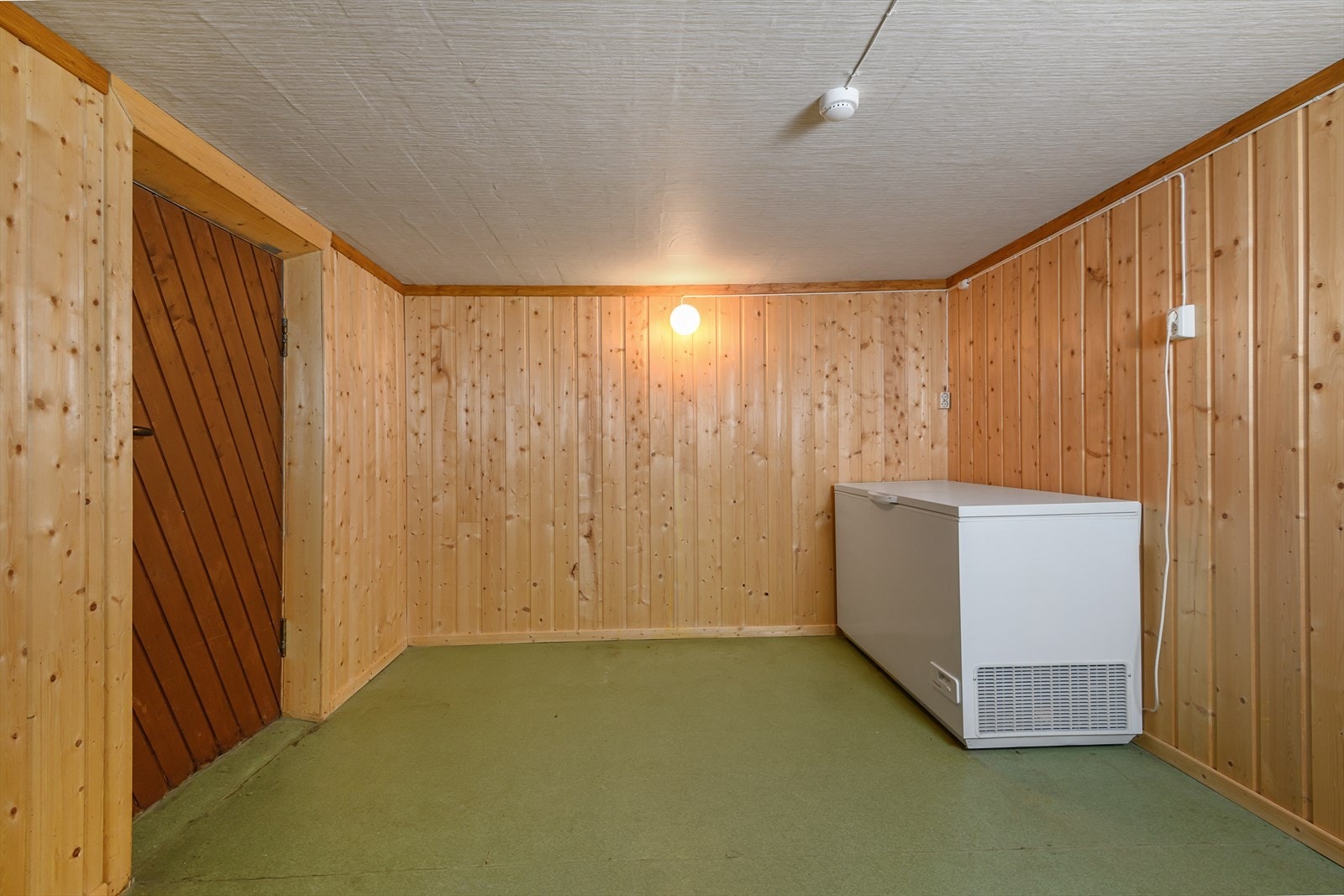 Rom i kjeller med plass til fryser Galleribilde