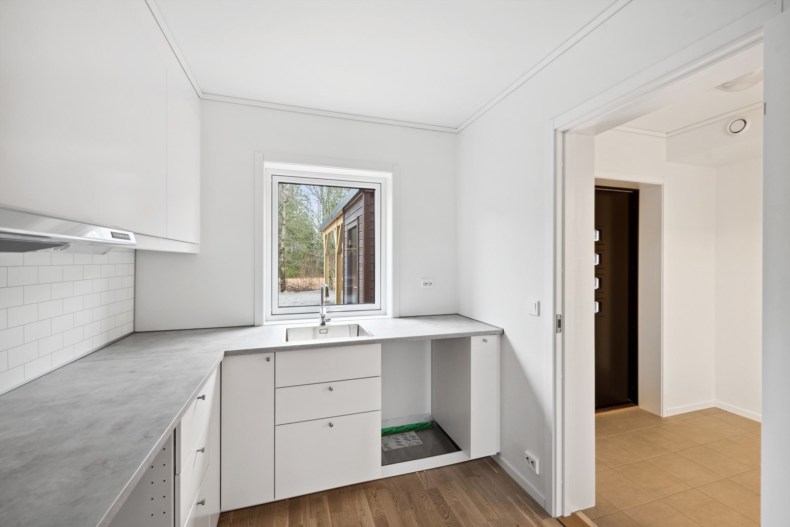 Kjøkken er separat og har adkomst fra entrè. Galleribilde