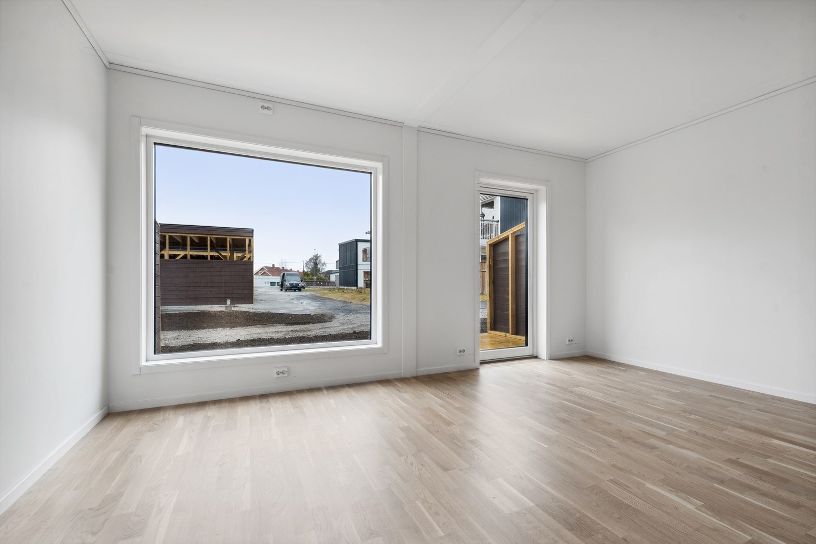Fra stuen har man utgang til flott terrasse med gode solforhold. Galleribilde