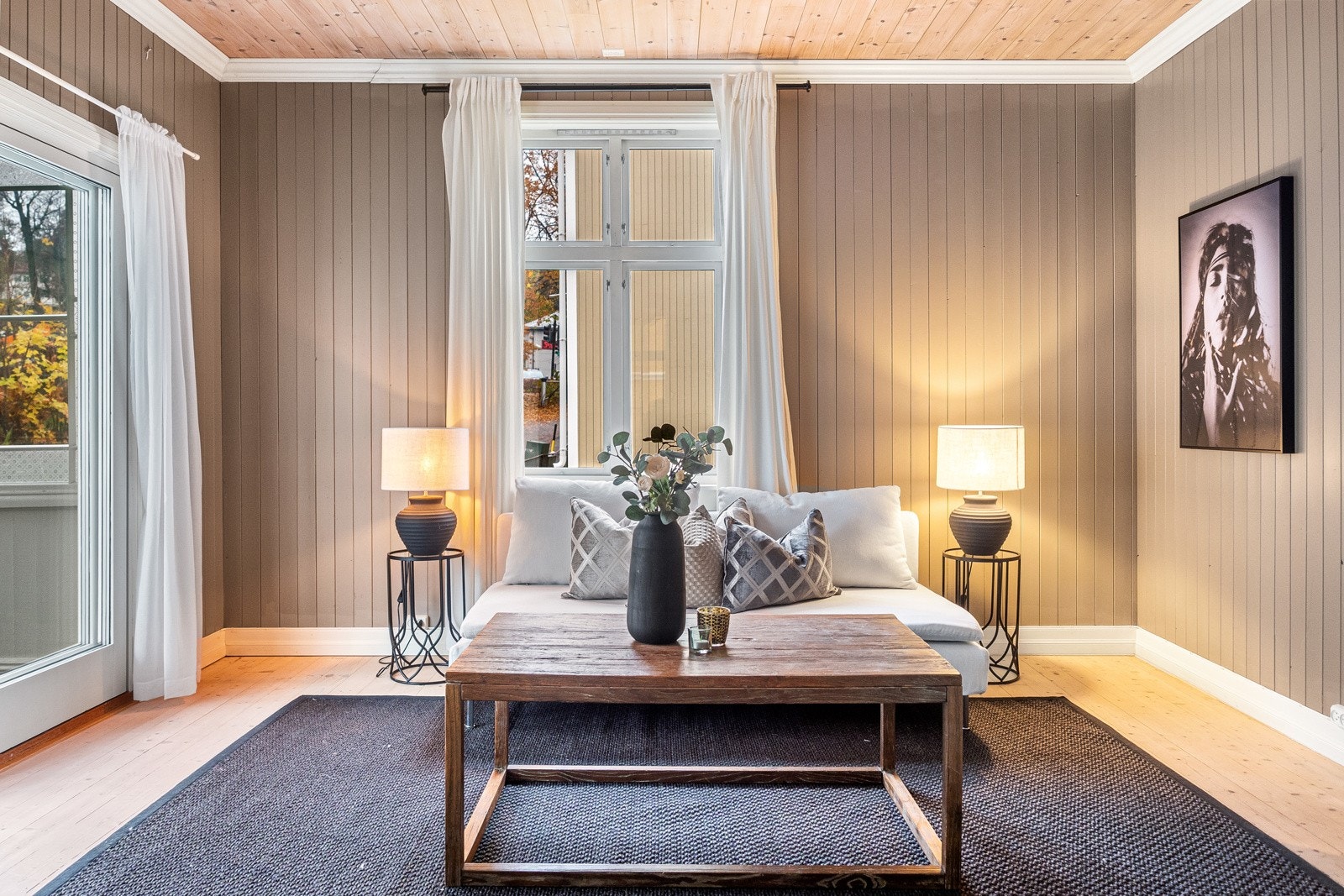 Flere stuedeler byr på flere innredningsmuligheter og mulighet for å by inn til sosiale sammenkomster. Galleribilde