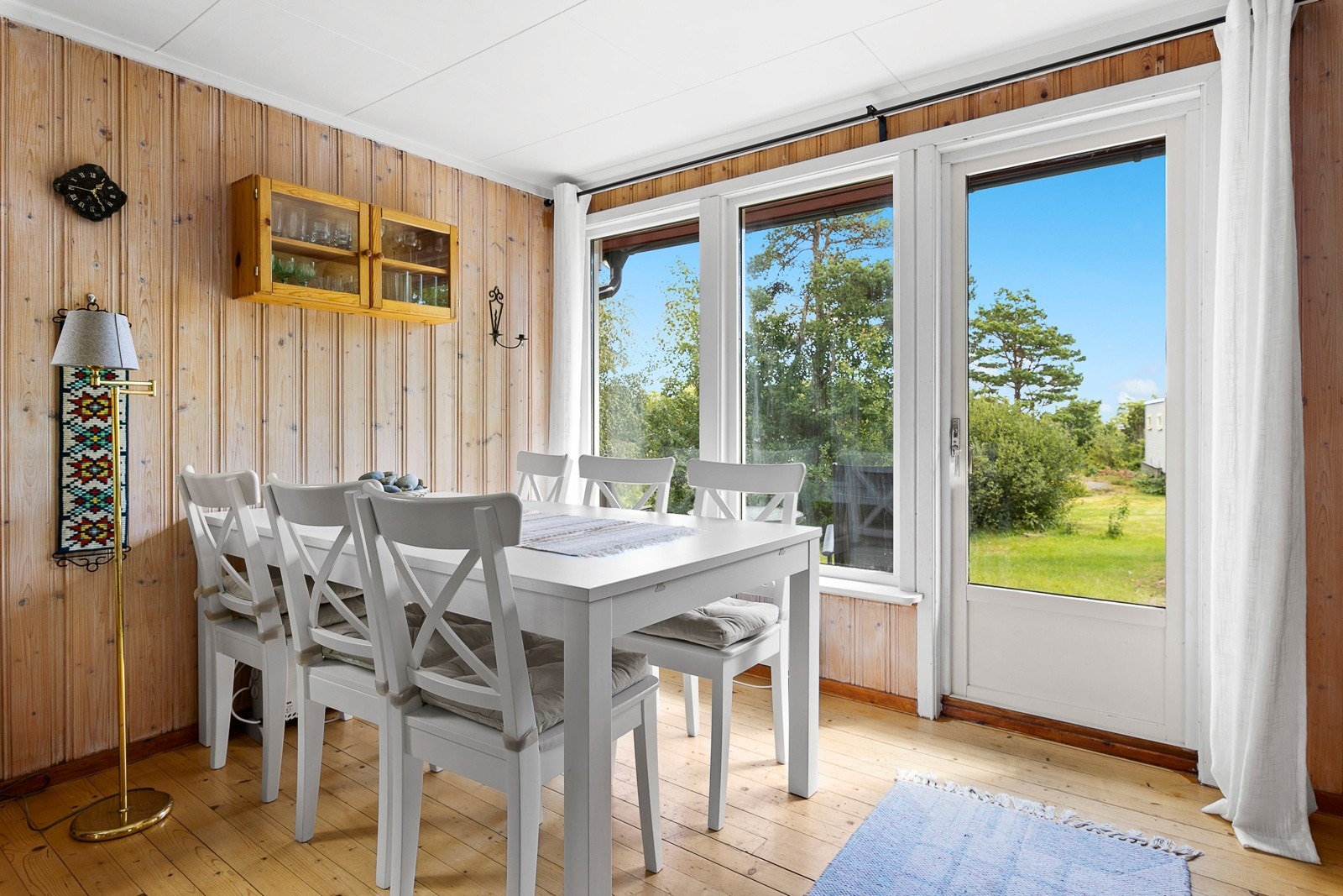 Spisestue med utgang til veranda Galleribilde