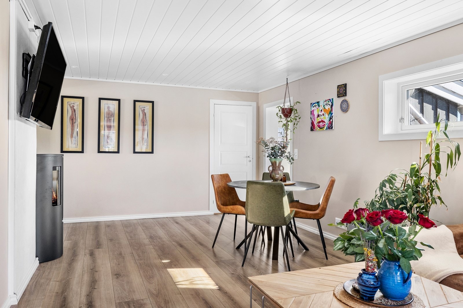 Her har du plass til spisestue og sofagruppe Galleribilde