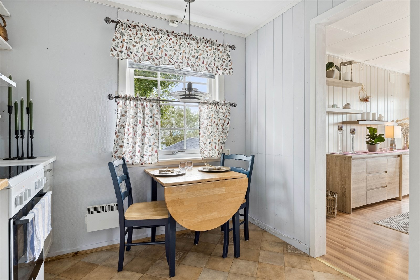 Plass til lite spisebord på kjøkkenet. Galleribilde