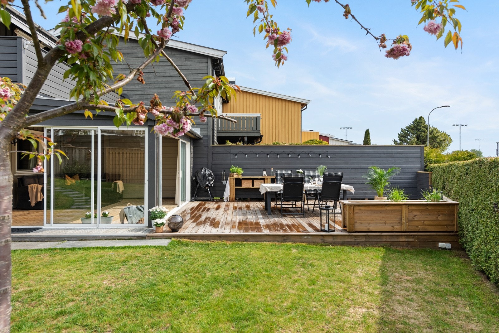 Perfekt for barnefamilier som ønsker seg hage, terrasse og kort vei til det meste! Galleribilde