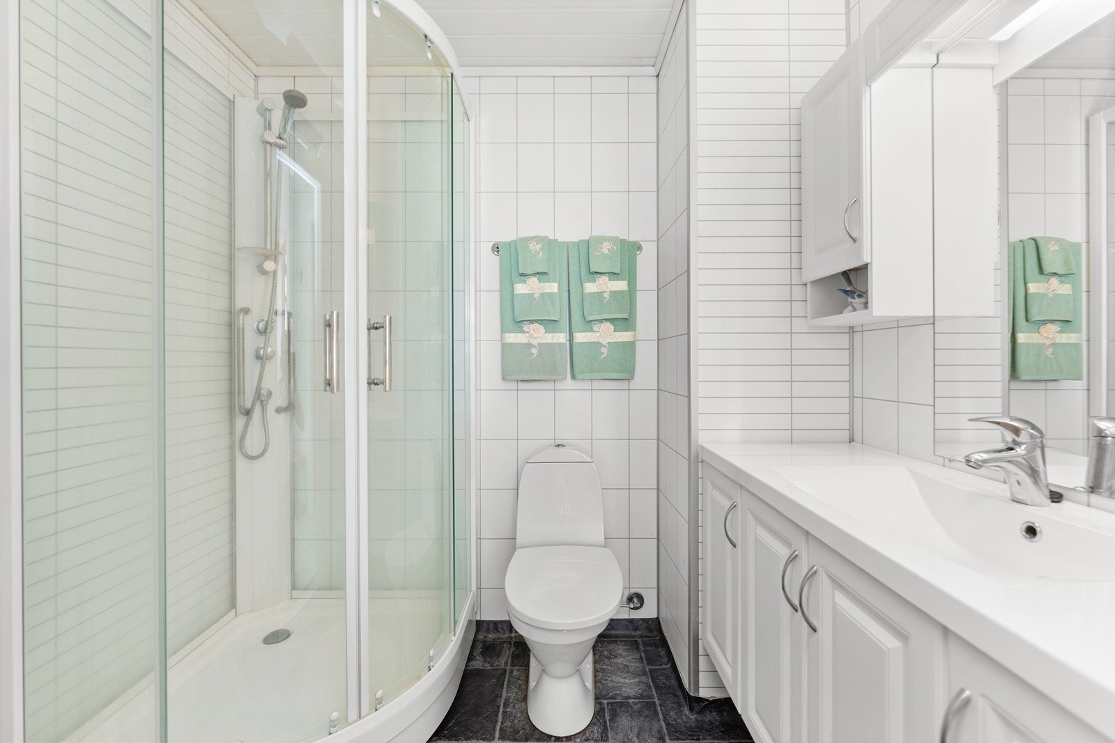 Bad/ wc ble renovert i 2013 Galleribilde