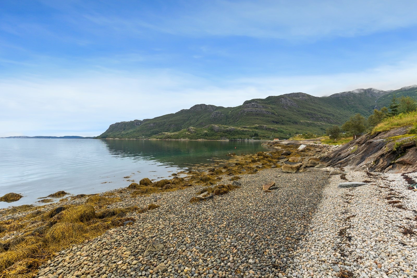 Eiendommen har sjøtomt. Galleribilde