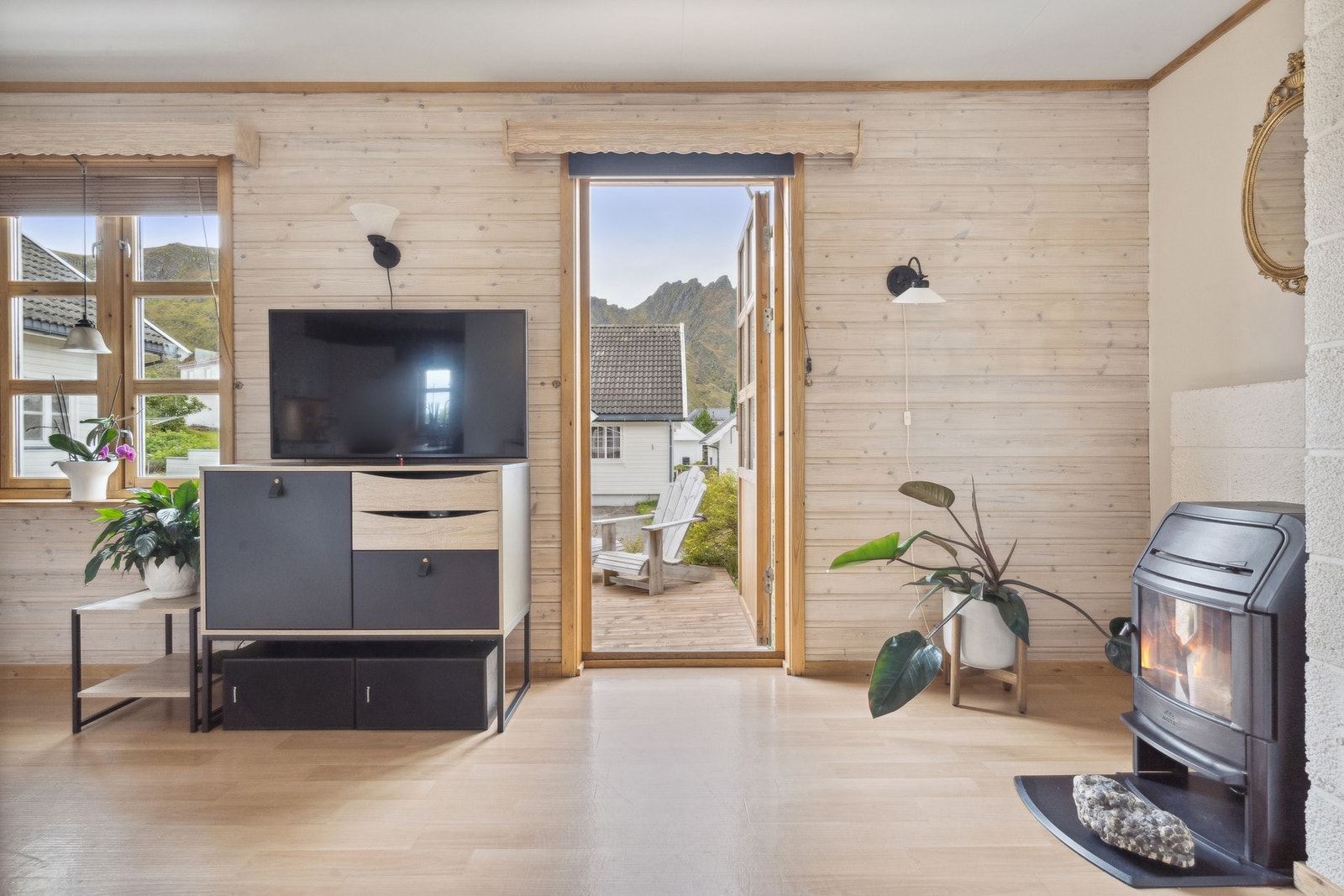 Utgang fra stue til terrasse. Galleribilde