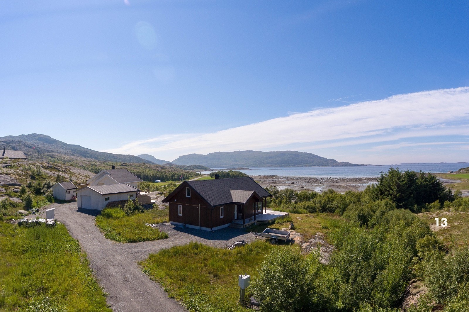 Her ser vi mot sør, sørvest og fremre del av Sund bolig og hyttefelt Galleribilde