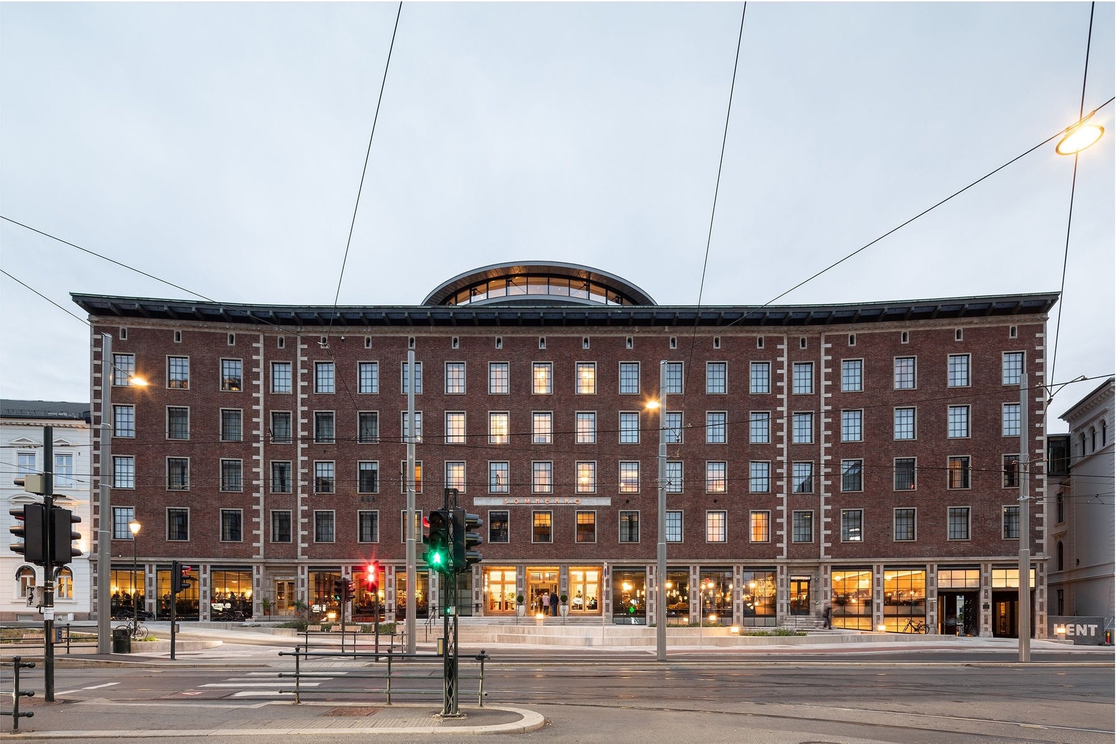 Kort vei til populære Sommerro med populære restauranter Galleribilde