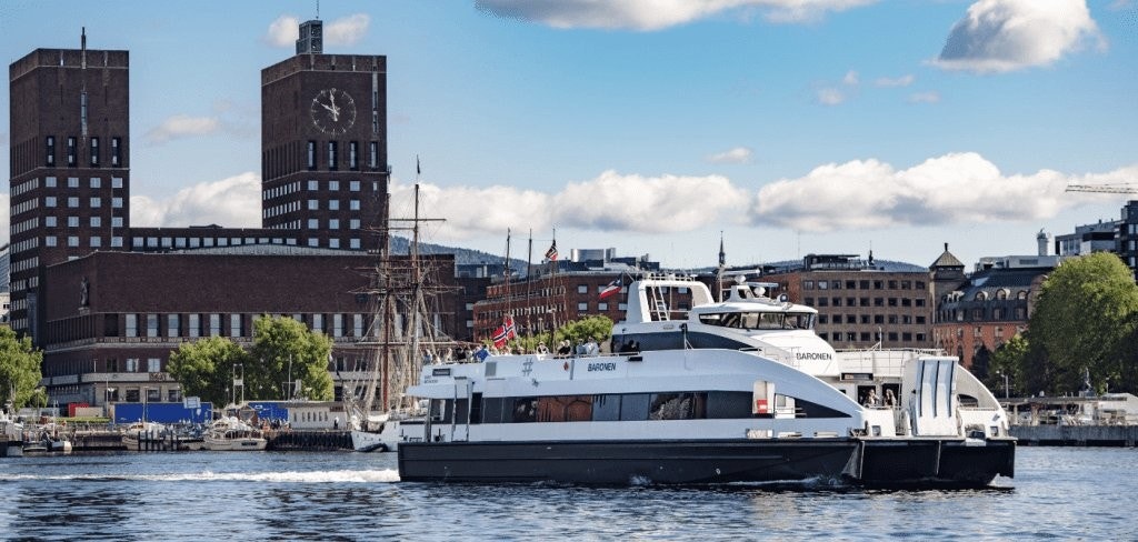 Hurtigbåter og andre rutebåter som går ut til øyene i Oslofjorden som går fra Aker Brygge. Galleribilde