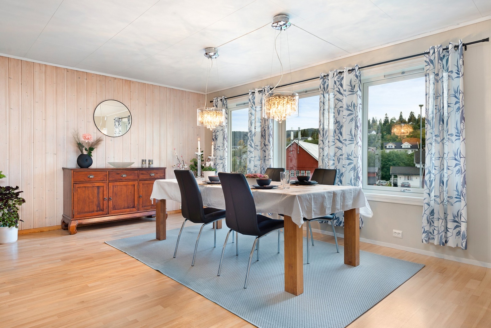 Her har du god plass til å samle familie og venner til trivelige sammenkomster. Galleribilde