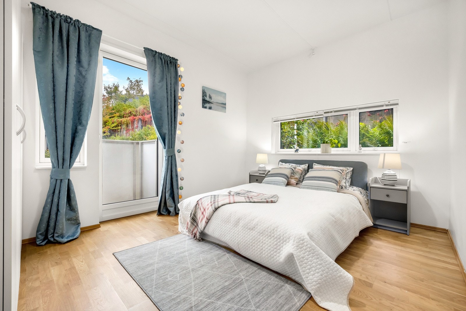 Hyggelig hovedsoverom av god størrelse og med luftebalkong. Galleribilde