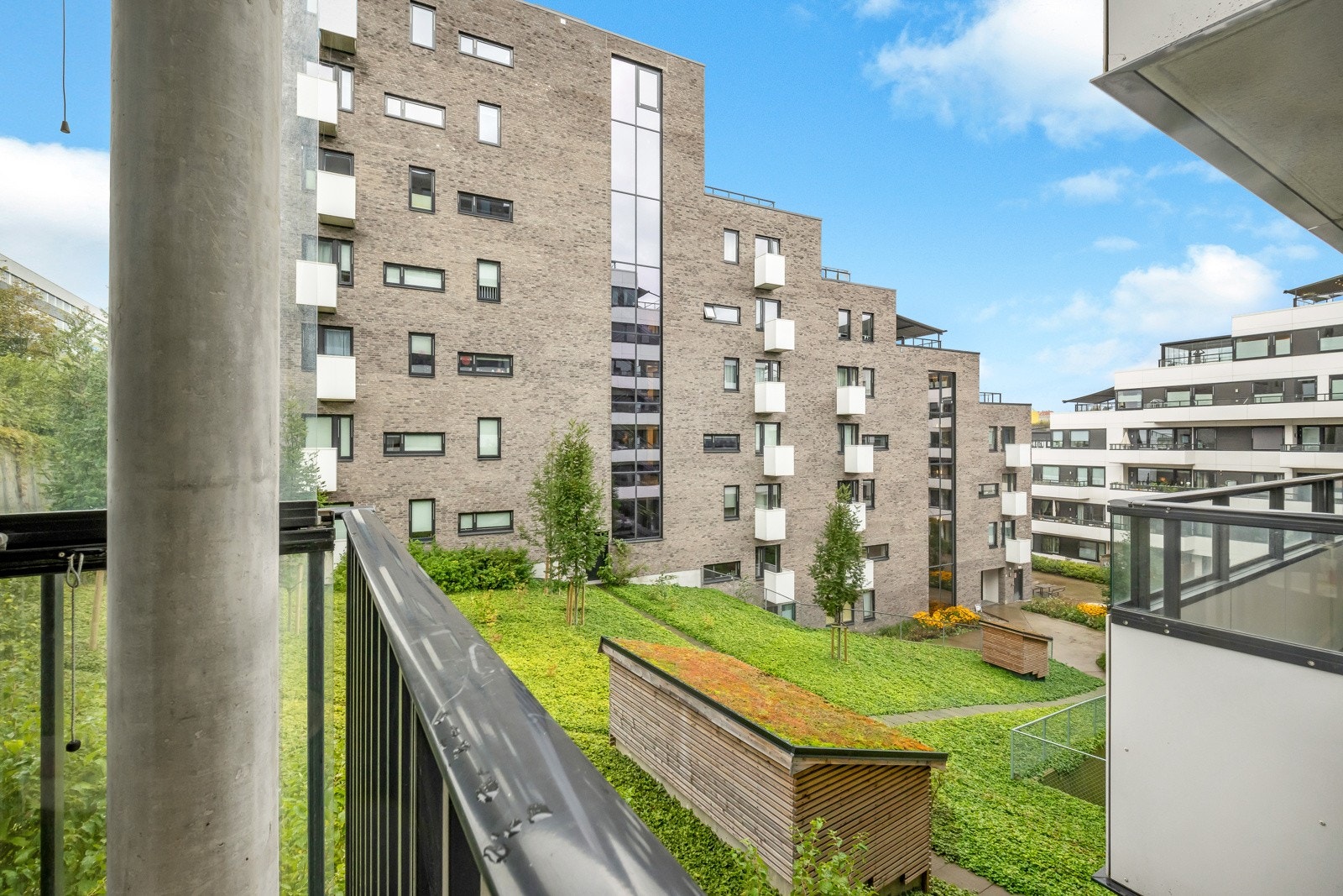 Hyggelig utsyn mot grønne og fine fellesarealer. Galleribilde