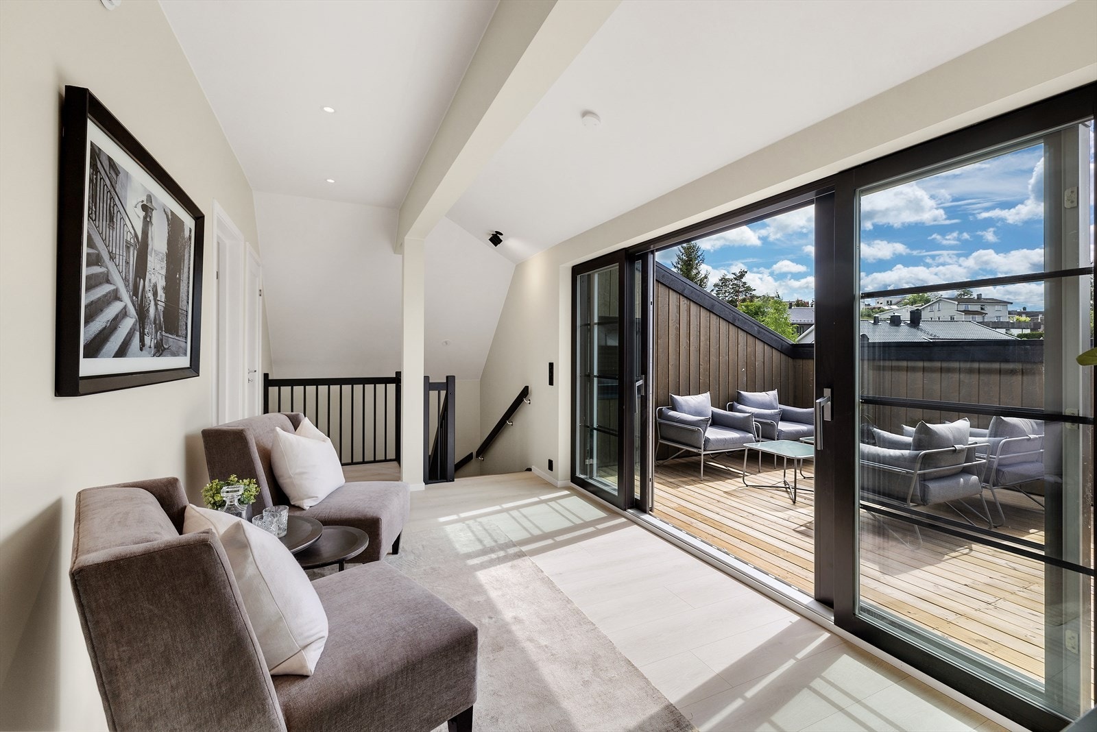 Stue med utgang til terrasse Galleribilde