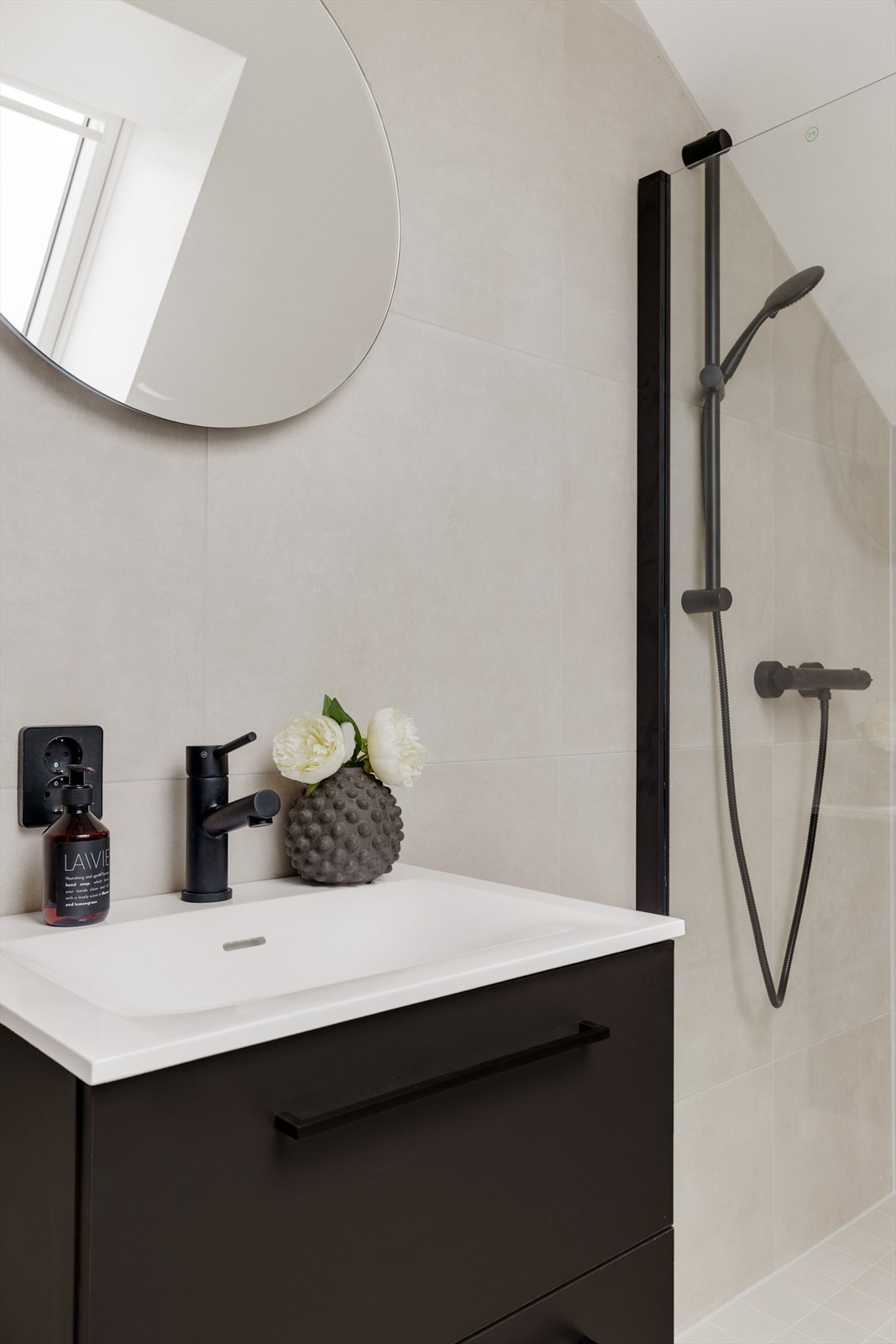 Lyse og mørke detaljer gir et eksklusivt uttrykk Galleribilde