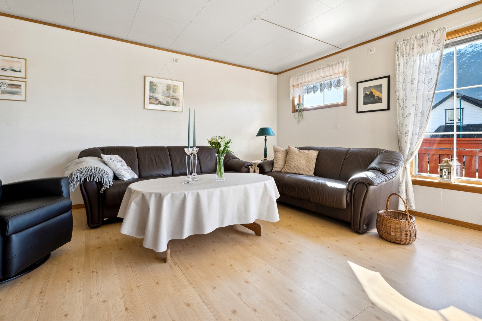 God plass til sofakrok. Galleribilde