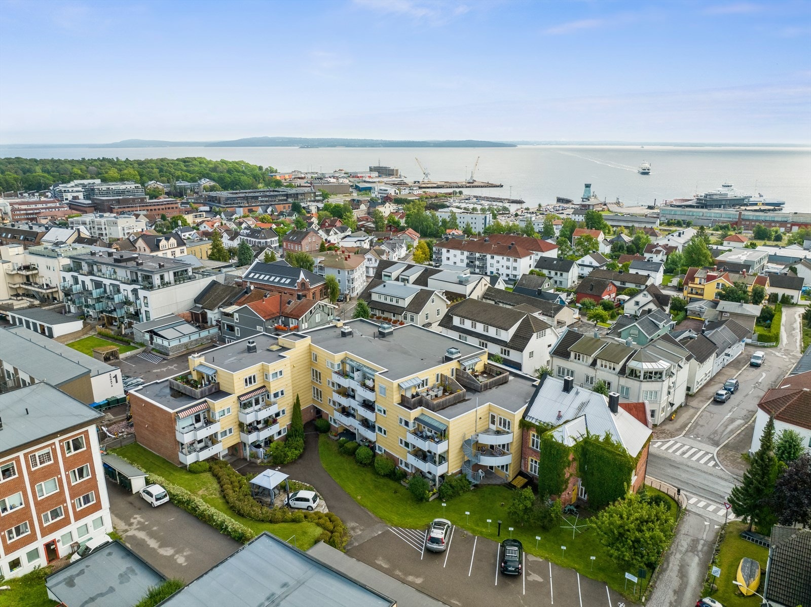 Borettslaget sin felles tomt er pent opparbeidet. Galleribilde