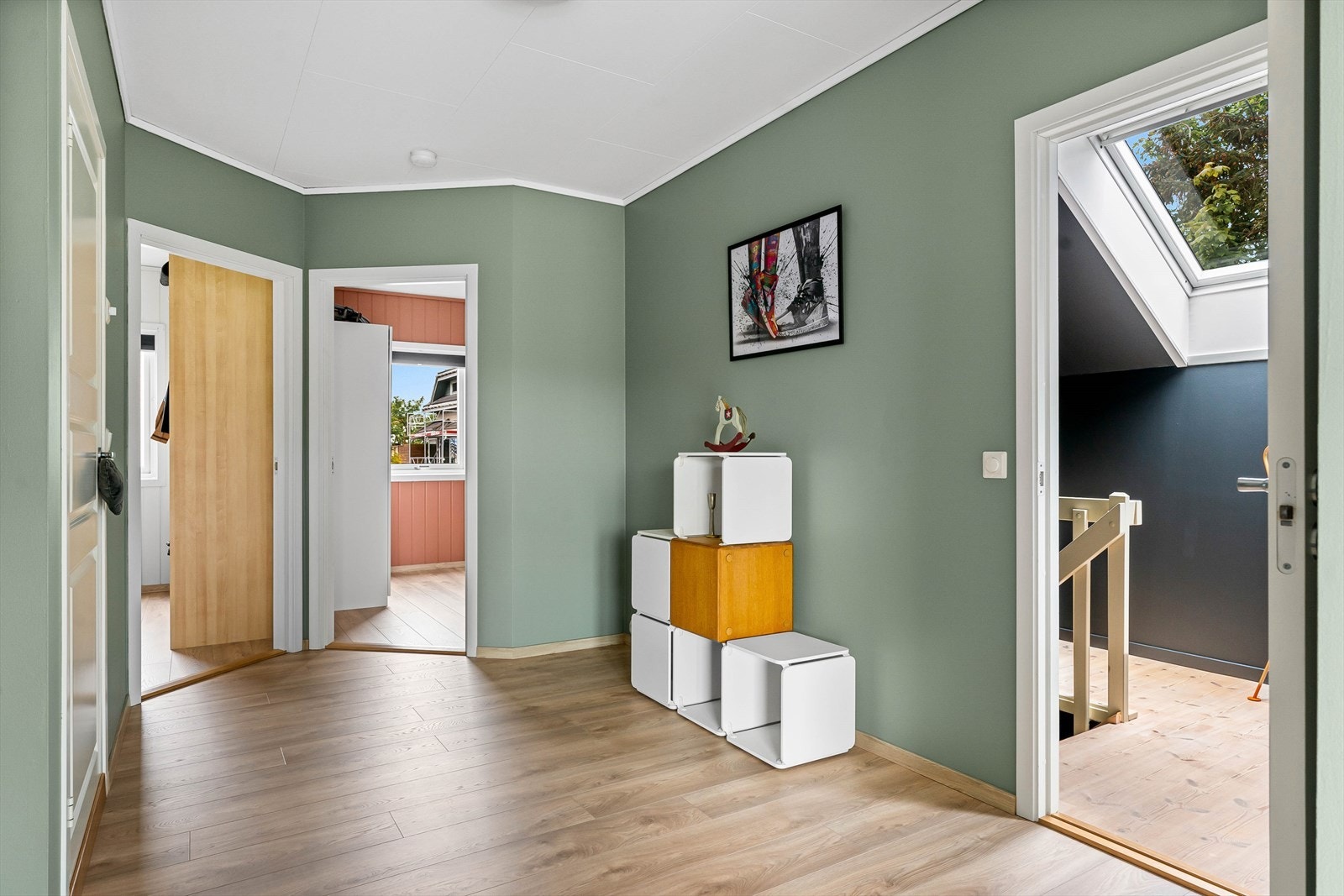 Romslig entré og gang Galleribilde