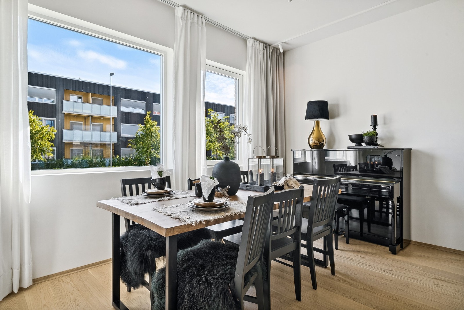 Dagens løsning legger opp til spisebord ved vinduet. Galleribilde