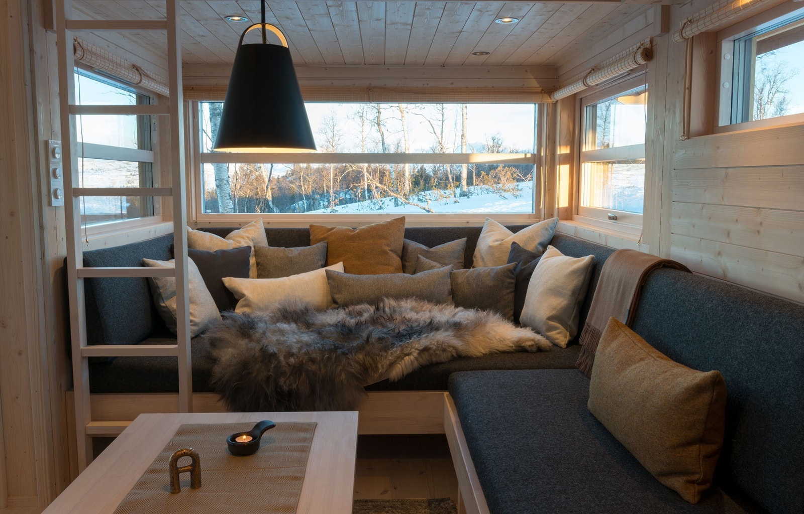 Eksempel på interiør, dagseng og sofabenk. Galleribilde